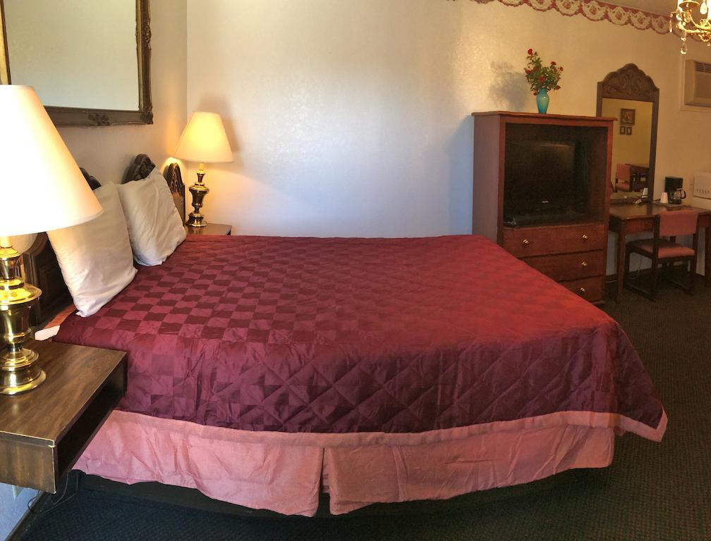 Crystal Palace Inn Brownfield Номер фото
