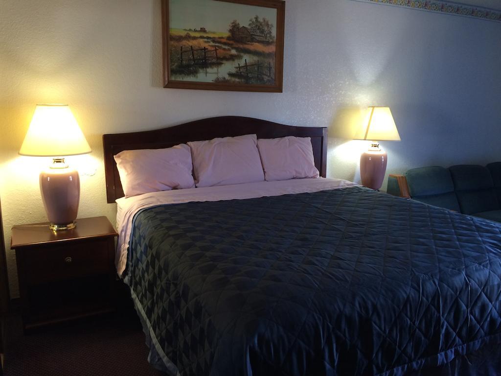 Crystal Palace Inn Brownfield Номер фото